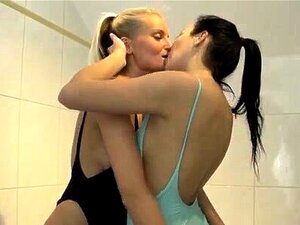 Lesbianas Trajes De Baño - Porno @ TeatroPorno.com