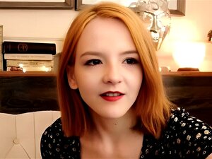 Una linda webcam amateur se desnuda y se acaricia