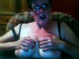 Abuela en una webcam R20