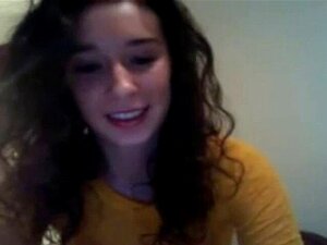 Chica universitaria con tetas pequeñas