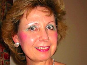 MILFs y GILFS cachondas y putas por satyriasiss