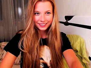Ven y mira a una ardiente rubia masturbarse sola