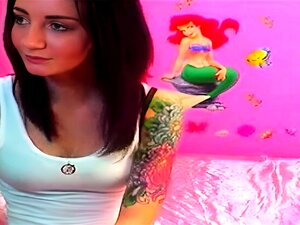 Sumérgete en el atractivo seductor de una belleza