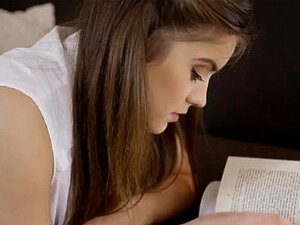 Private com - Evelina Darling estreia em Private