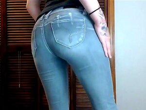 Chica Virgen En Minifalda Jeans - Porno @ TeatroPorno.com