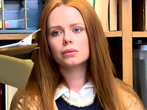 La ladrona rubia Ella Hughes es atrapada robando