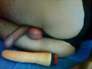 Chico afeminado provocando en