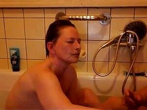 Bath porn mom