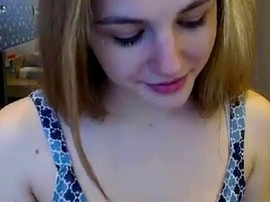 ¡Mira a una chica fresca en Cam con tomas de