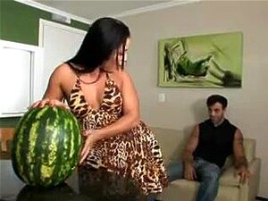 Vídeo de pornô mulher melancia