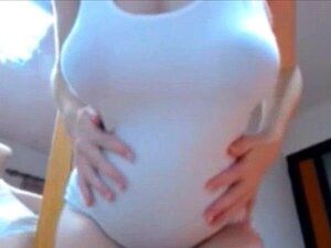 linda rubia masturbándose