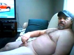 Padrastro gimiendo y fornido