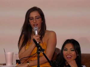 Ask A Porn Star: EN VIVO con Anikka Albrite, April