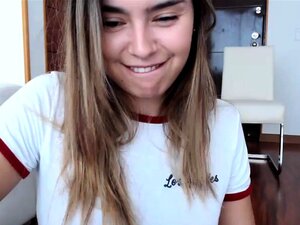 Teen de grandes tetas le encanta calientes