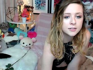 Webcam adolescente juega su dulce rosado coño HD