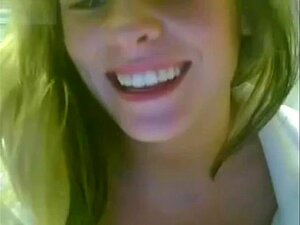 Mira a esta amateur rubia hacer un show en su