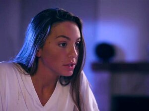 Garota lésbica safada consolando sua vizinha MILF gordinha. A gostosa lésbica morena Abigail Mac com seios firmes naturais quer consolar sua vizinha MILF aflita Angela White, então ela tira a safada e acaricia seus seios grandes e depois leva