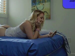 Con La Minifalda Seduce Al Padrastro - Porno @ TeatroPorno.com