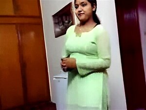 Amateur se masturba su coño