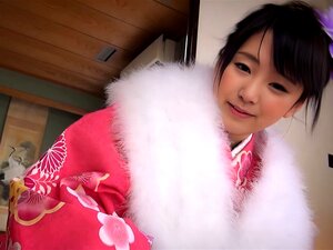 Kimono Lady Tsuna Kimura es una verdadera belleza
