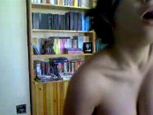 Chica en con botella