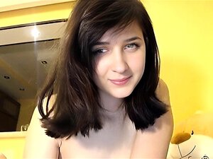 ¡Disfruta viendo a esta morena encantadora