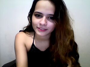 Disfruta viendo cómo esta sexy chica cumple tus