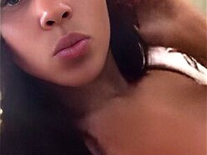 morena con siliconas