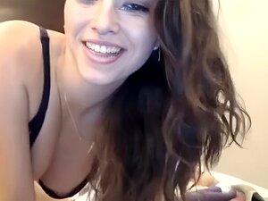 Nena sexy follando su coño usando su juguete en